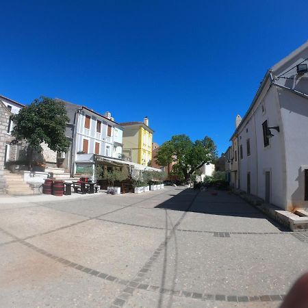 Apartmani Majetic Omisalj Bagian luar foto