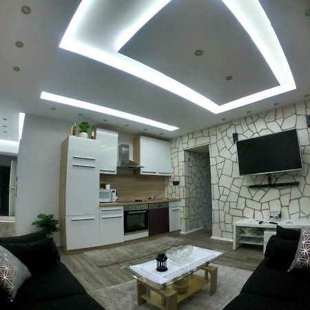 Apartmani Majetic Omisalj Bagian luar foto