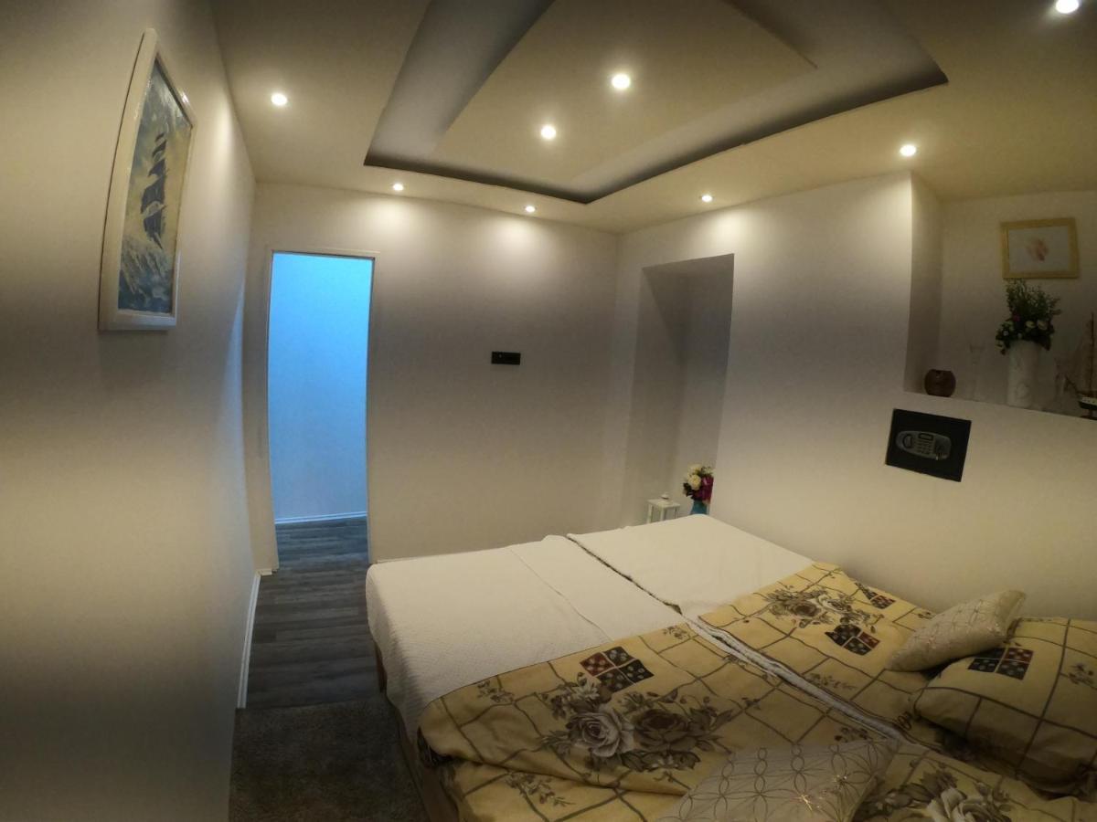 Apartmani Majetic Omisalj Bagian luar foto