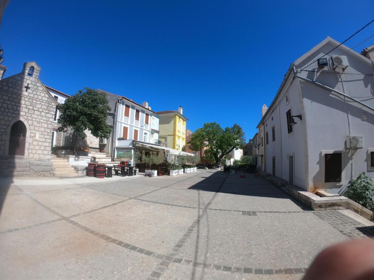 Apartmani Majetic Omisalj Bagian luar foto