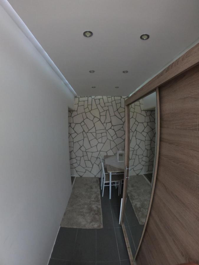 Apartmani Majetic Omisalj Bagian luar foto
