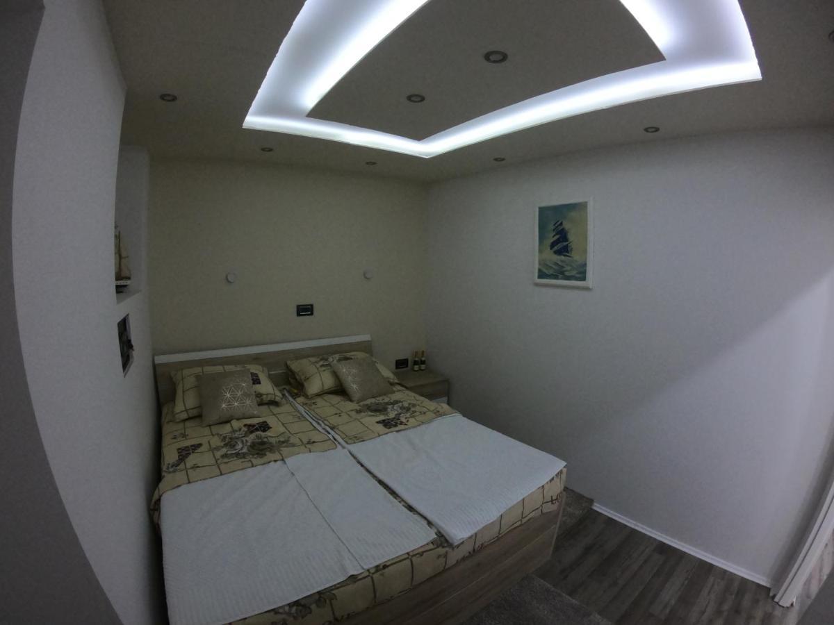 Apartmani Majetic Omisalj Bagian luar foto