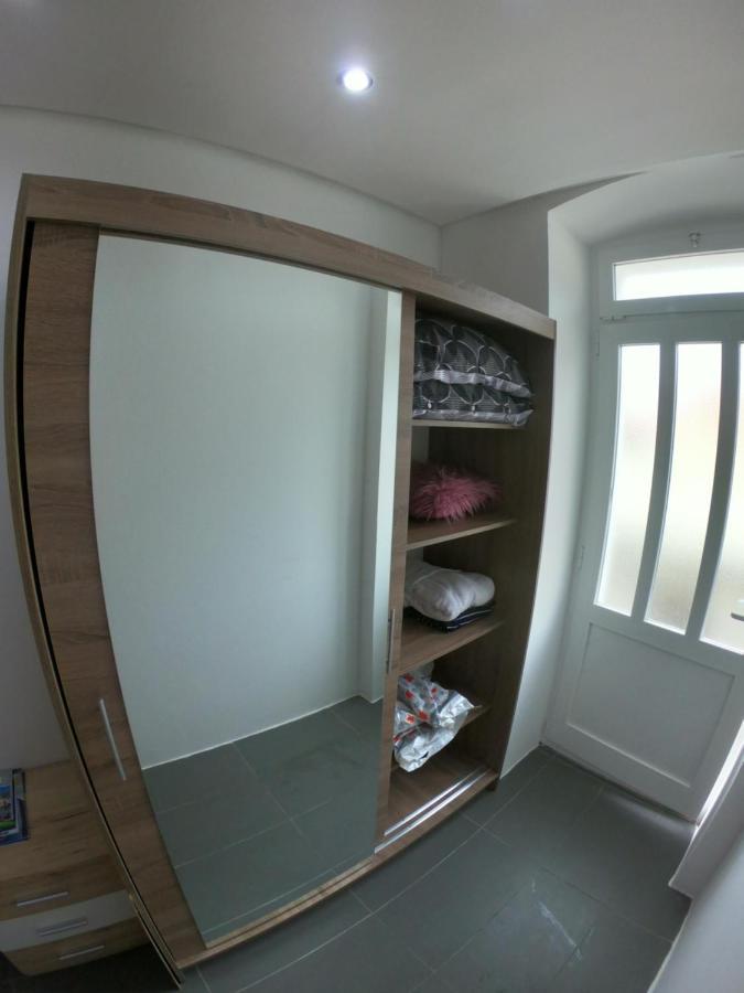 Apartmani Majetic Omisalj Bagian luar foto