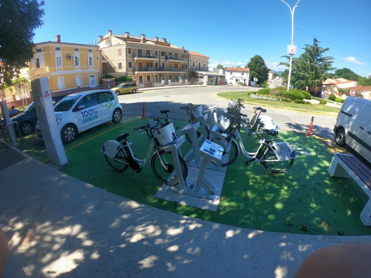 Apartmani Majetic Omisalj Bagian luar foto